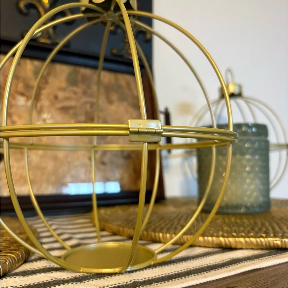 🆕Gold Metal Decorative Lantern Or Open Terrarium Form